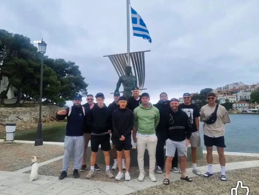 Αποχαιρετισμός της Stars United στο Μπούρτζι